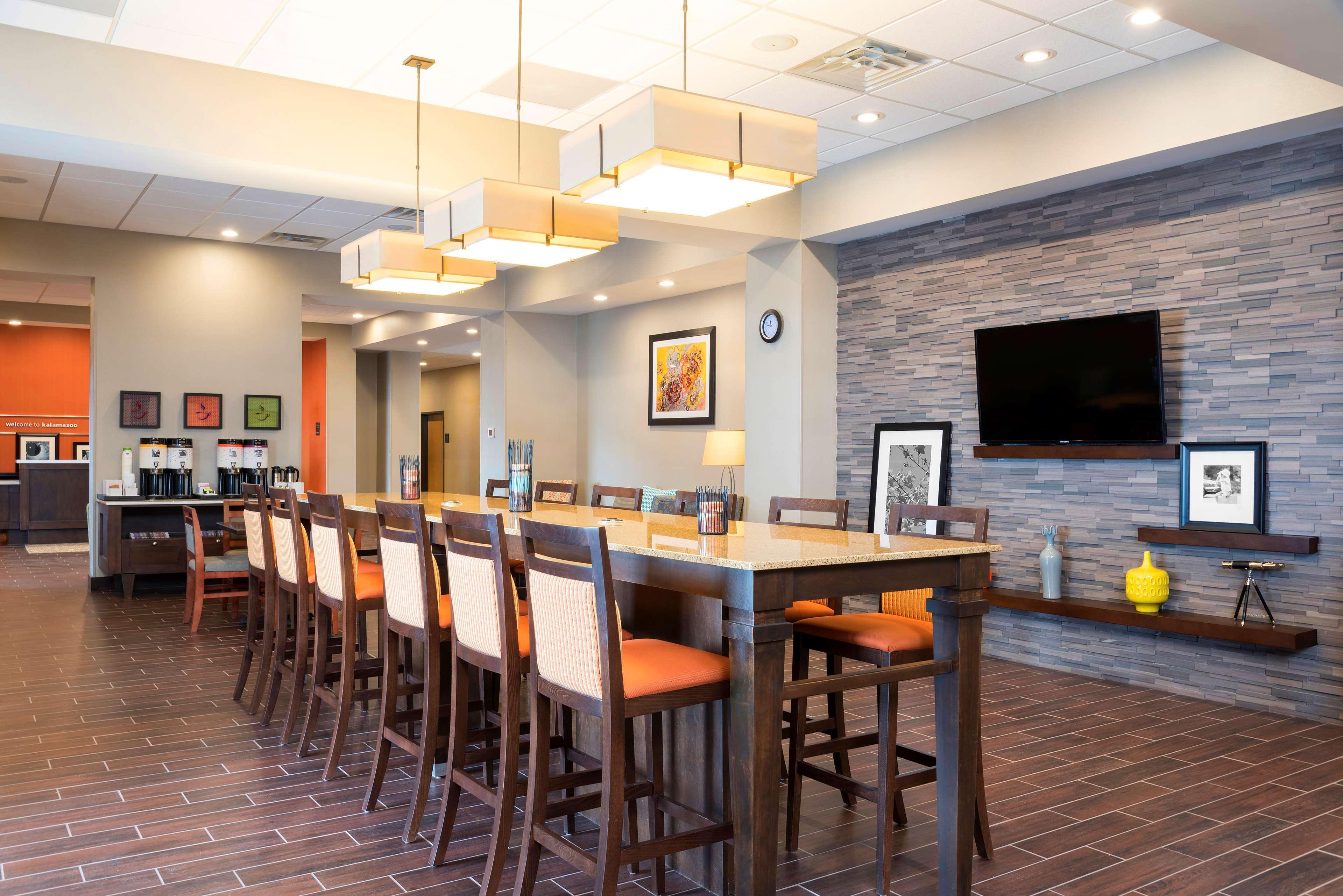 Hampton Inn Kalamazoo Eksteriør billede